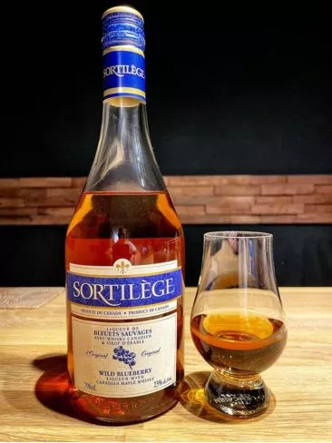 Sortilège Liqueur de Bleuets Sauvages avec Whisky Canadien et Sirop d’Érable - 750ml
